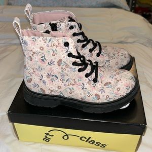Girls boots